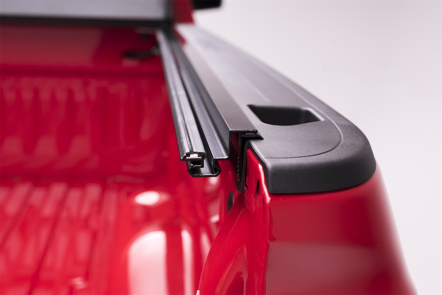 bak bakflip-f1 13bk_bakflipf1_silverado_raildetail1_h